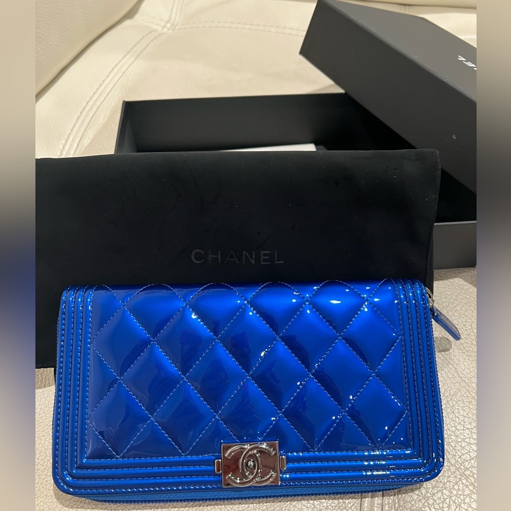 Chanel L-Gusset Zip Wallet